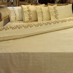 Pembe Çiçekli El İşi ve Makine Nakışı Nevresim Seti